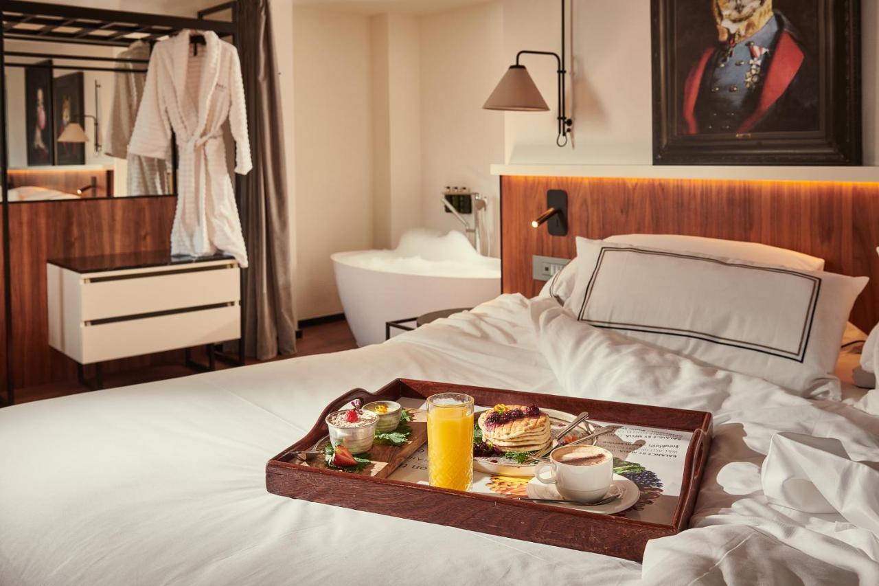 เดอะ เลเวล แอท มีเลีย ไวท์ เฮาส์ Hotel ลอนดอน ภายนอก รูปภาพ