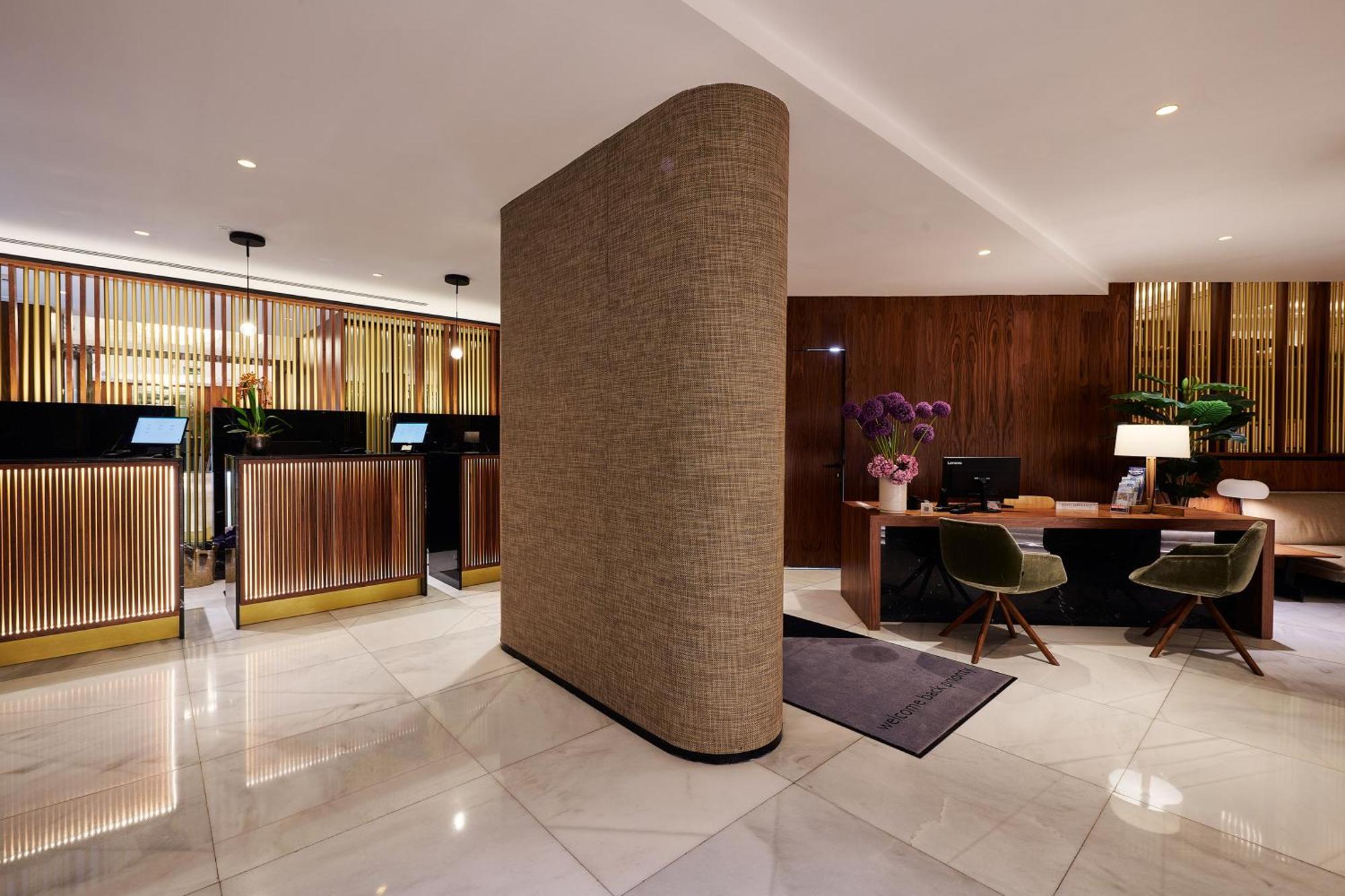 เดอะ เลเวล แอท มีเลีย ไวท์ เฮาส์ Hotel ลอนดอน ภายนอก รูปภาพ